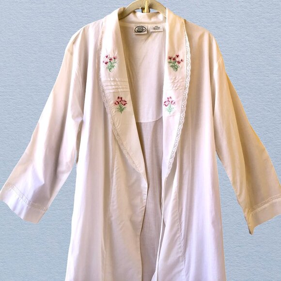 Laura Ashley Vintage 80's Long Robe White Cotton Embroidery Lace Made in U.A.E. - Picture 11 of 16